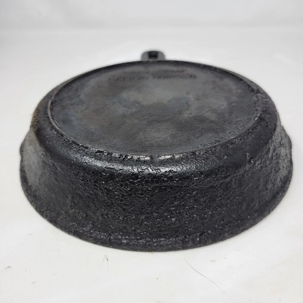Vintage 8 Inch Cast Iron Skillet Made in Korea Round Frying Pan 3 Notch